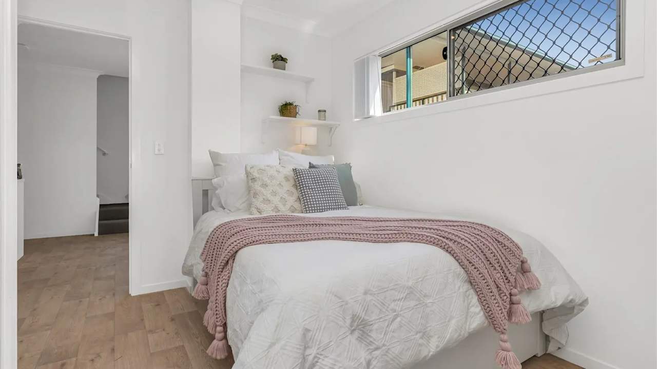 Furnished room studio flat for rent