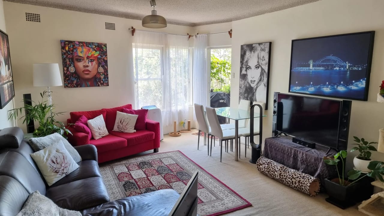 Furnished room in a flatshare