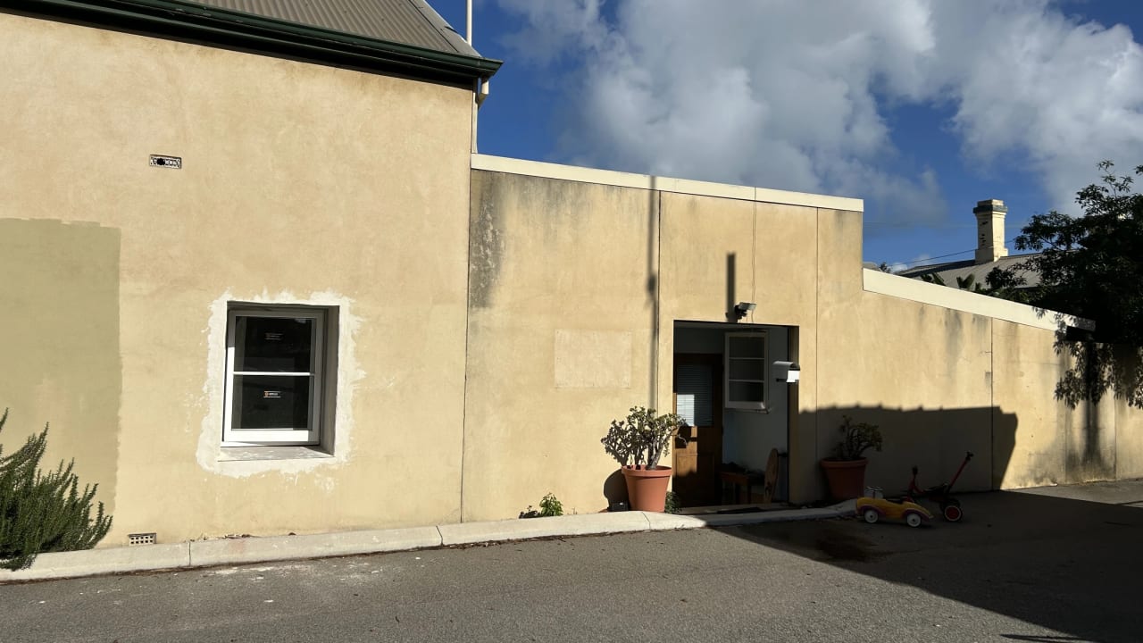 Whole property with 2 rooms for rent