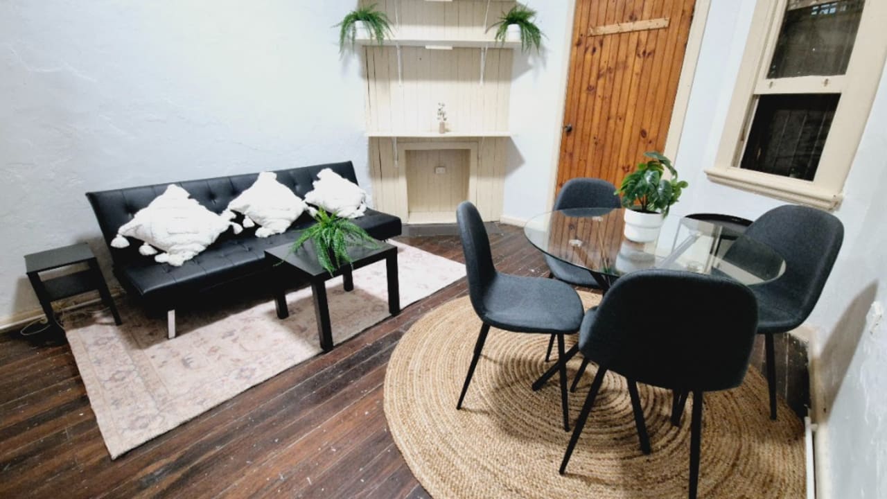 Furnished room in a flatshare