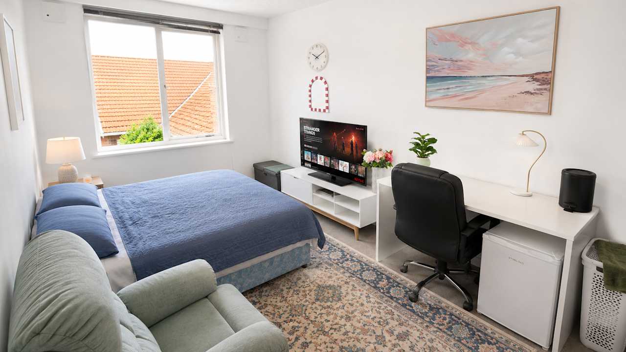 Furnished room in a flatshare