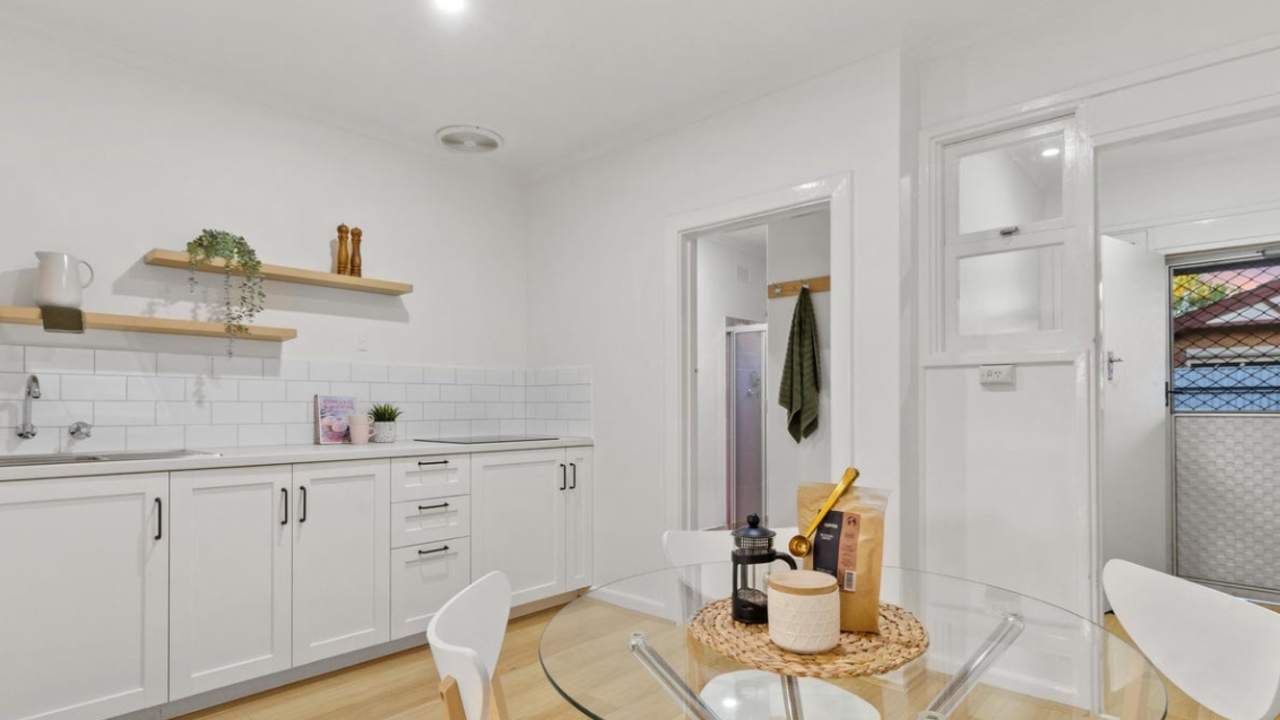Furnished room studio flat for rent