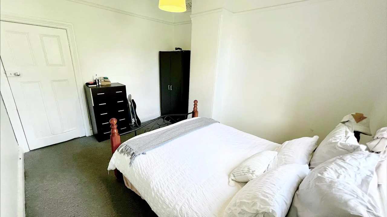 Room in a share house