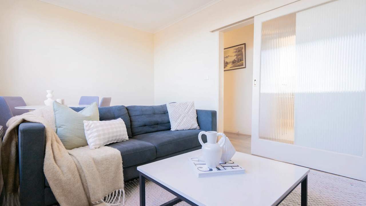 Furnished room in a flatshare