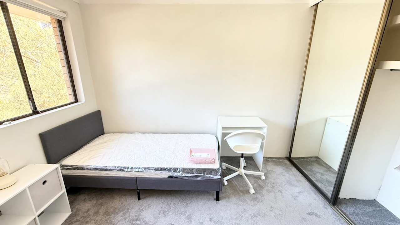 Furnished room in a flatshare