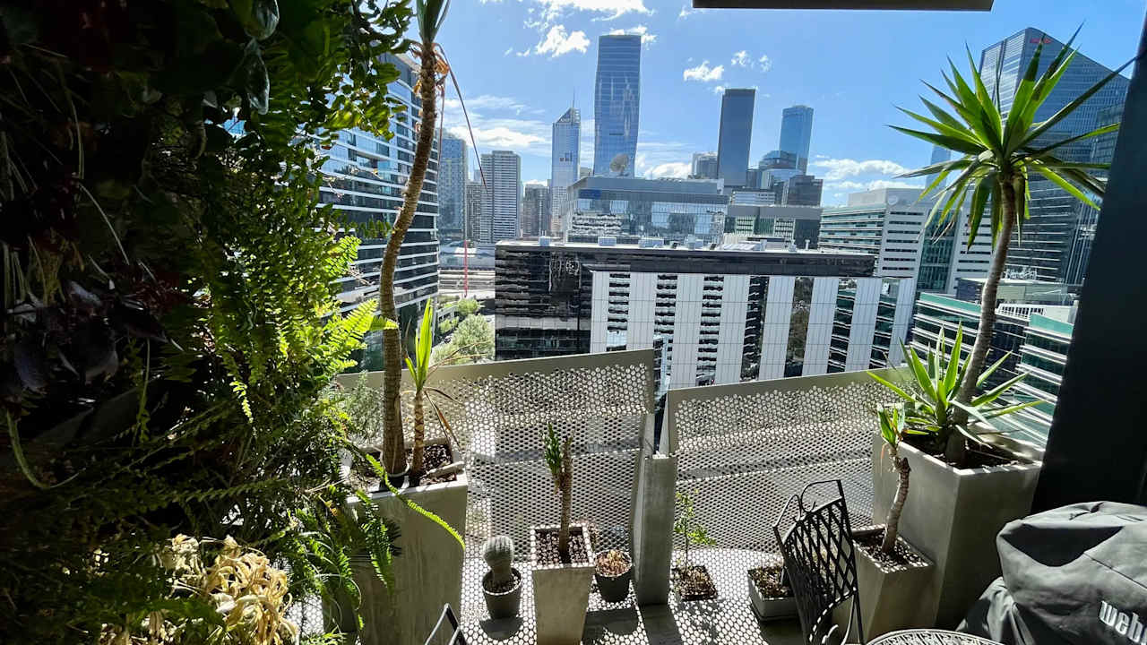Furnished room with ensuite in a flatshare