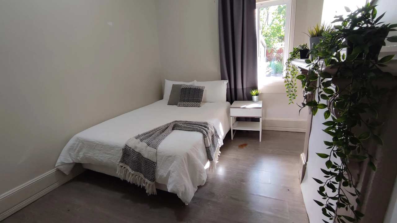 Furnished room in a share house