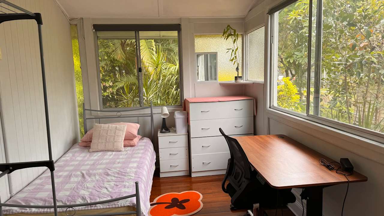 Furnished room in a share house