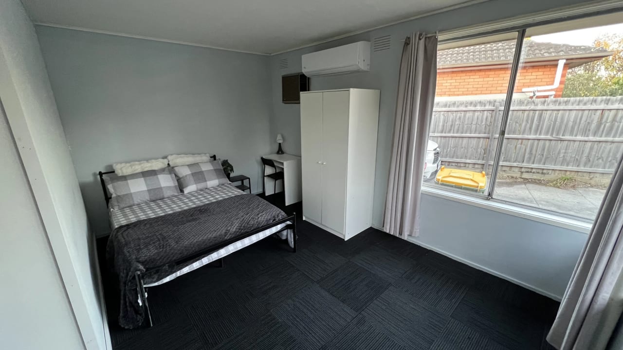 Furnished room in a flatshare