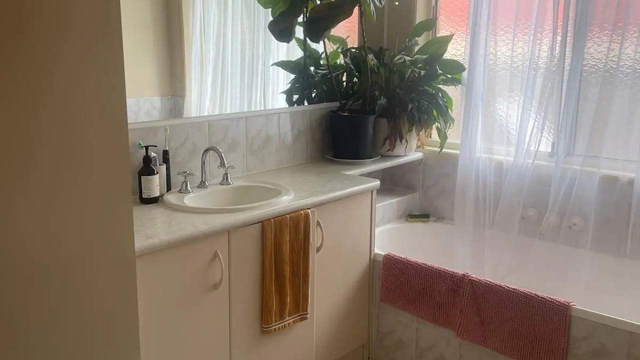 Unfurnished room in a share house