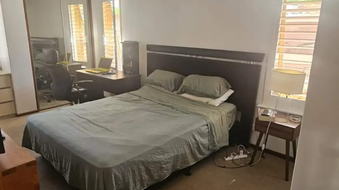 Furnished room in a share house