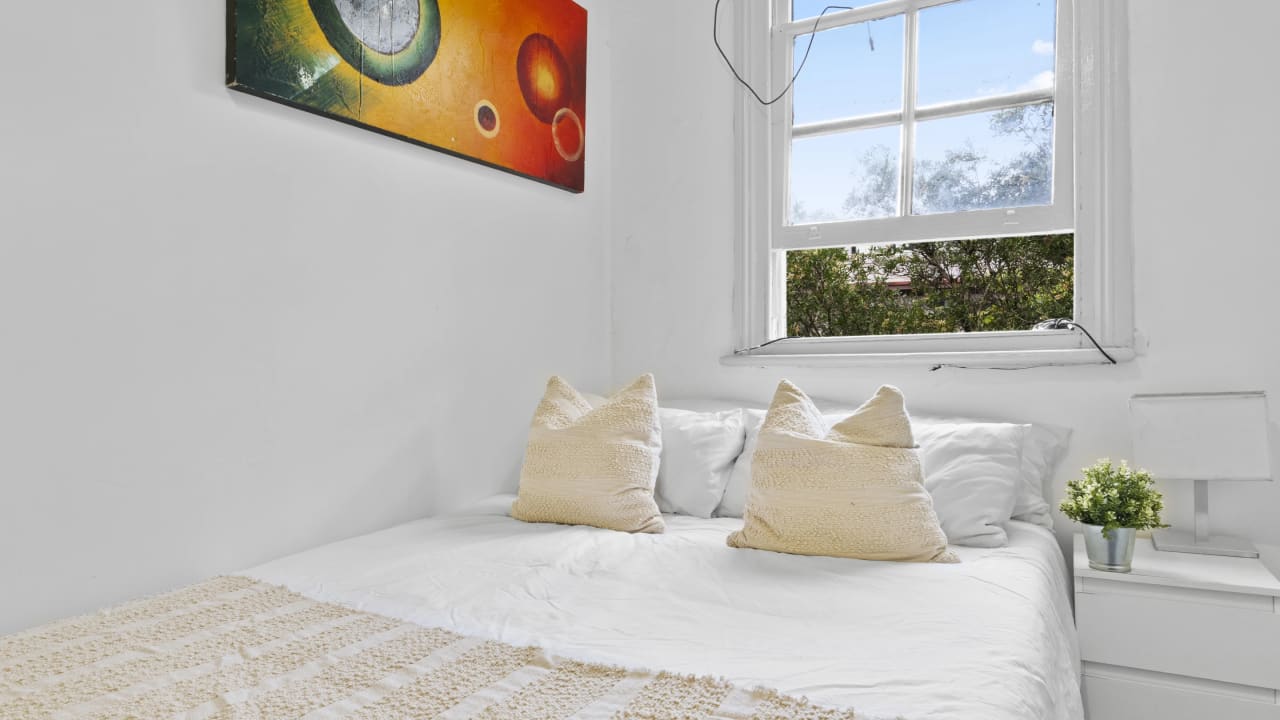 Furnished room in a flatshare