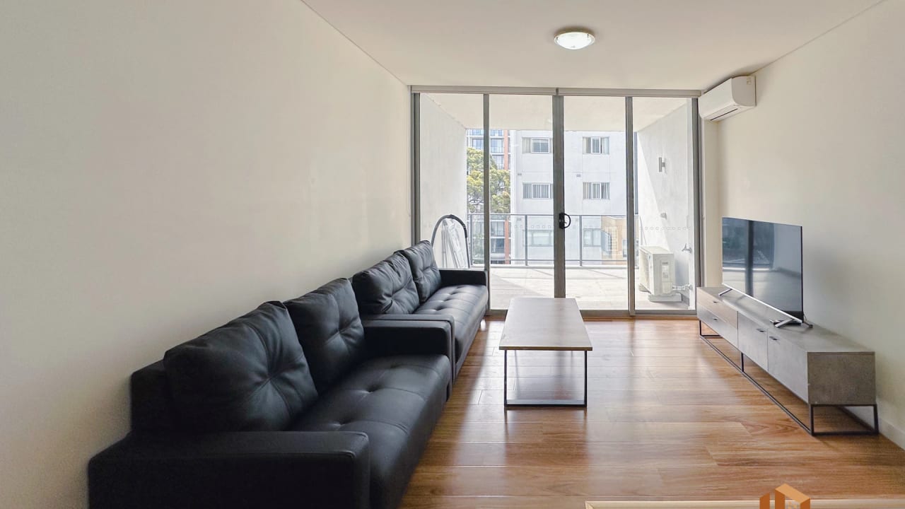 Furnished room with ensuite in a flatshare
