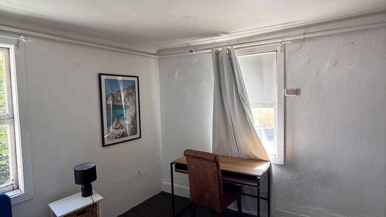 Furnished room in a share house