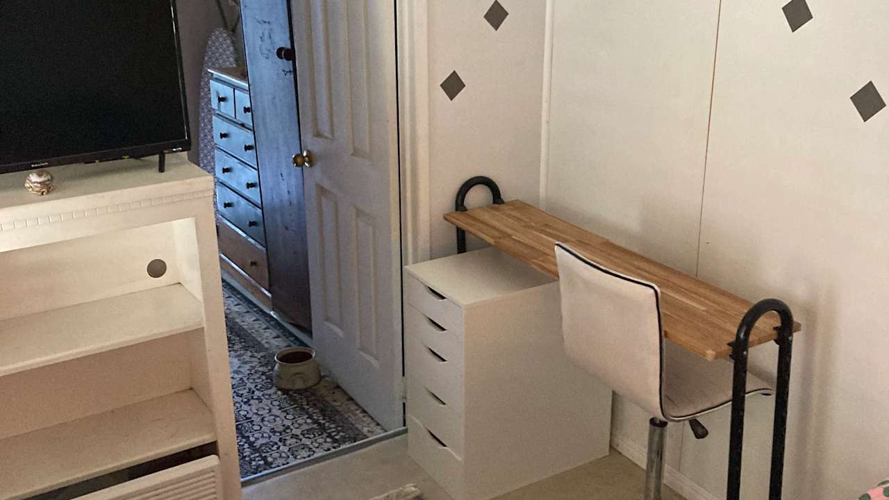 Furnished room in a share house