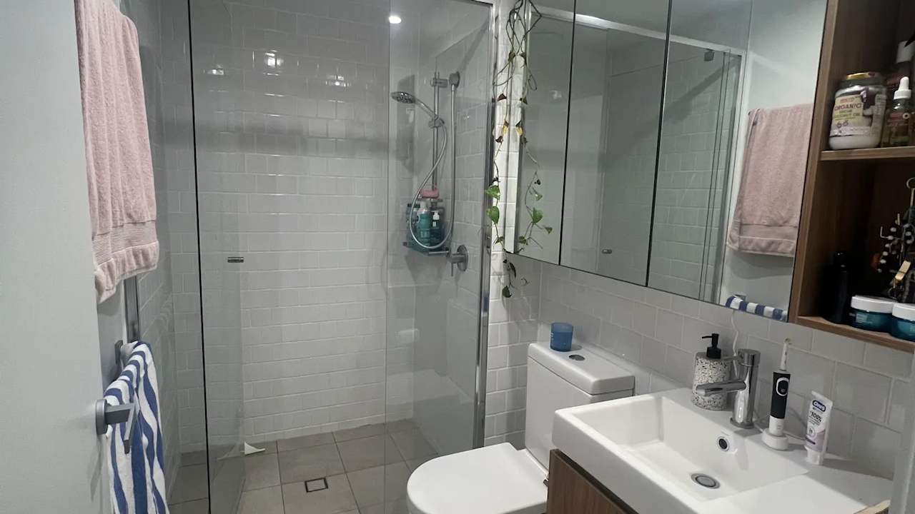 Furnished room with ensuite in a flatshare