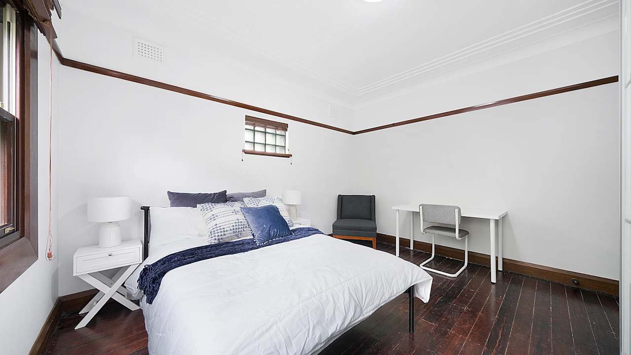 Room in a share house