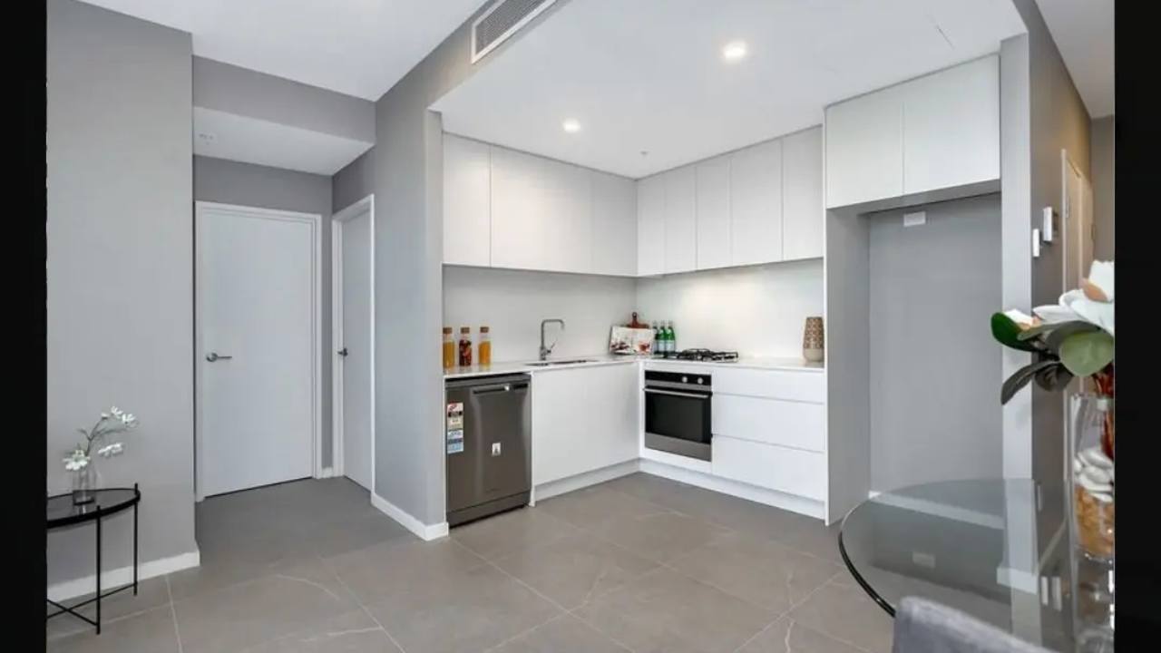 Unfurnished room with ensuite in a flatshare