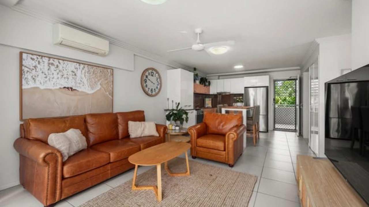 Furnished room in a flatshare