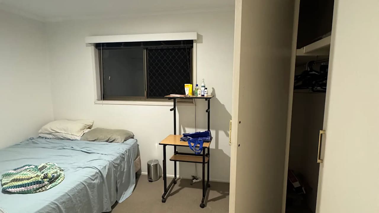 Furnished room in a share house