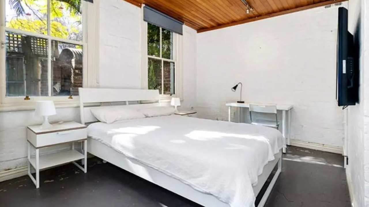 Room in a share house
