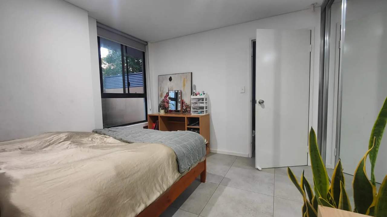 Unfurnished room with own bathroom