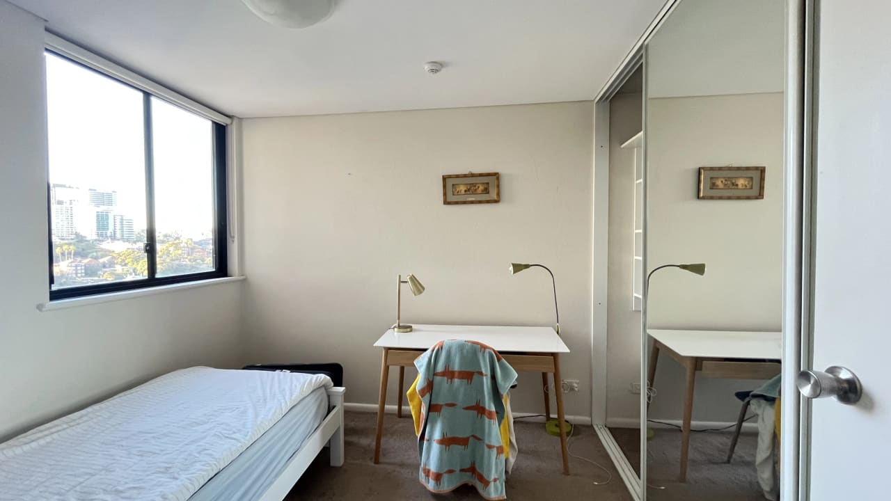 Furnished room in a flatshare