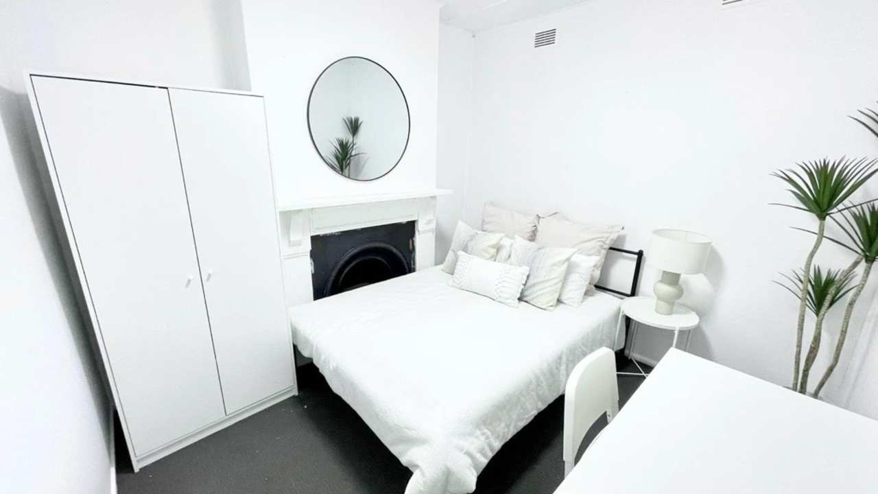 Room in a share house