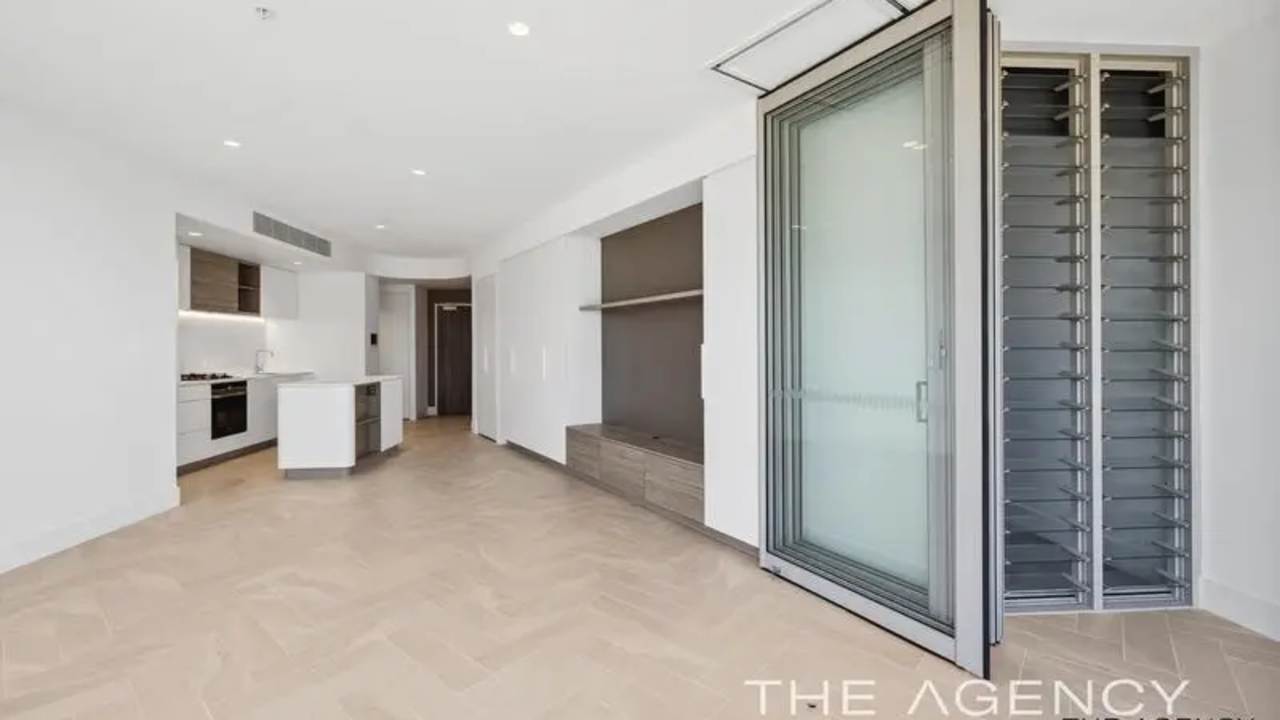 Unfurnished room with ensuite in a flatshare