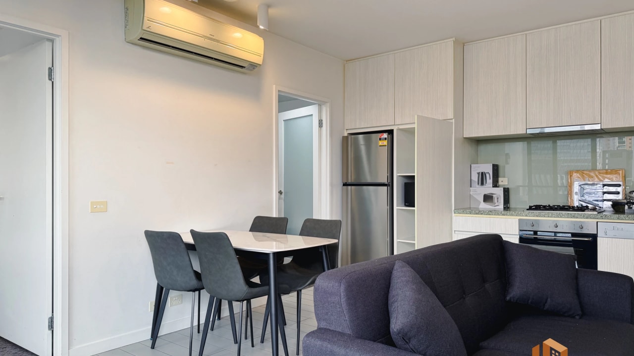 Furnished room with ensuite in a flatshare