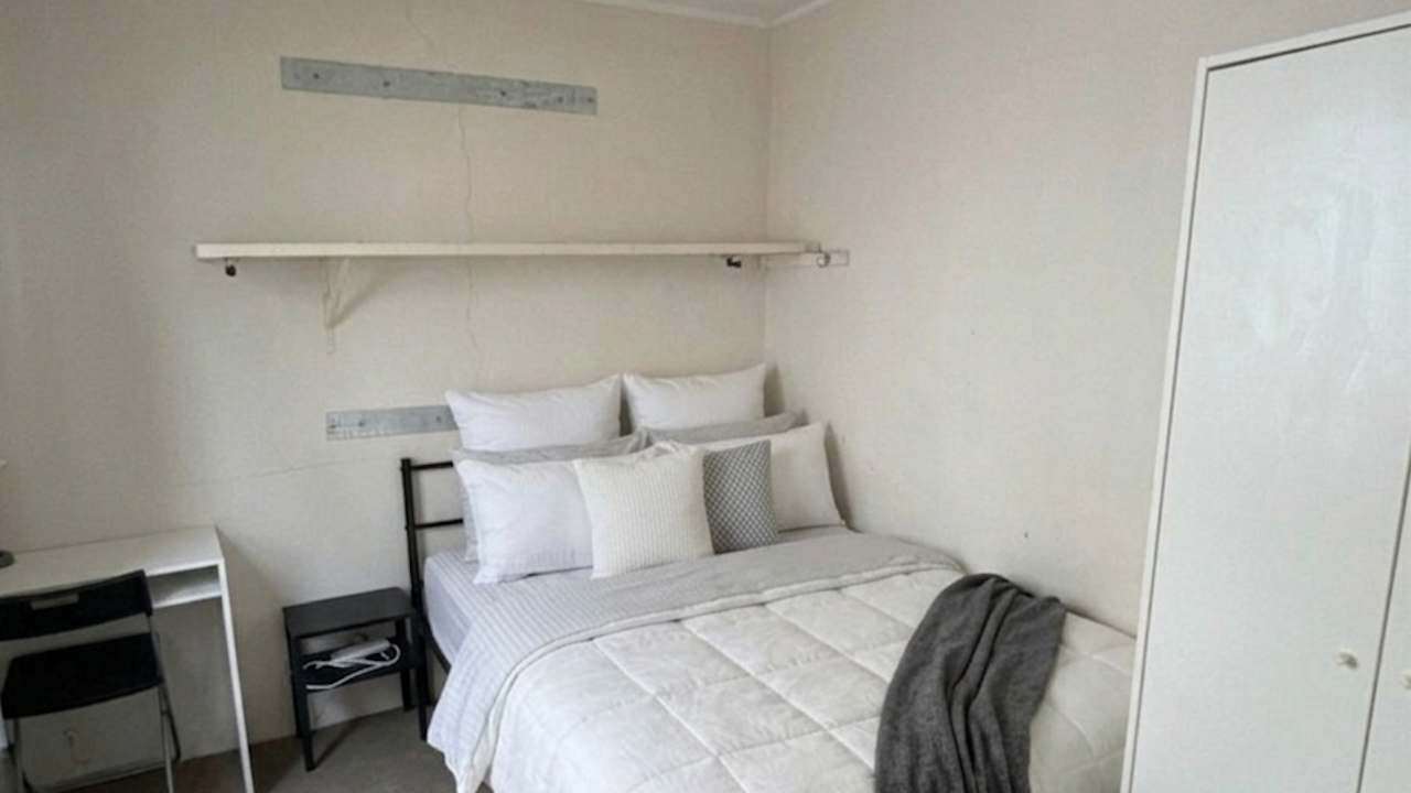 Furnished room in a flatshare