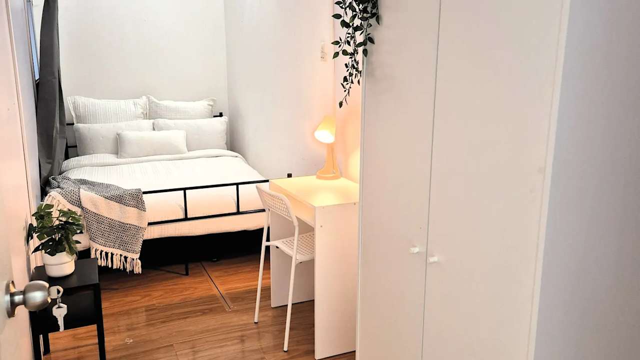 Furnished room in a flatshare