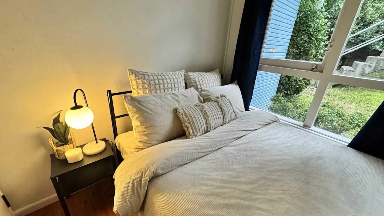 Furnished room in a flatshare