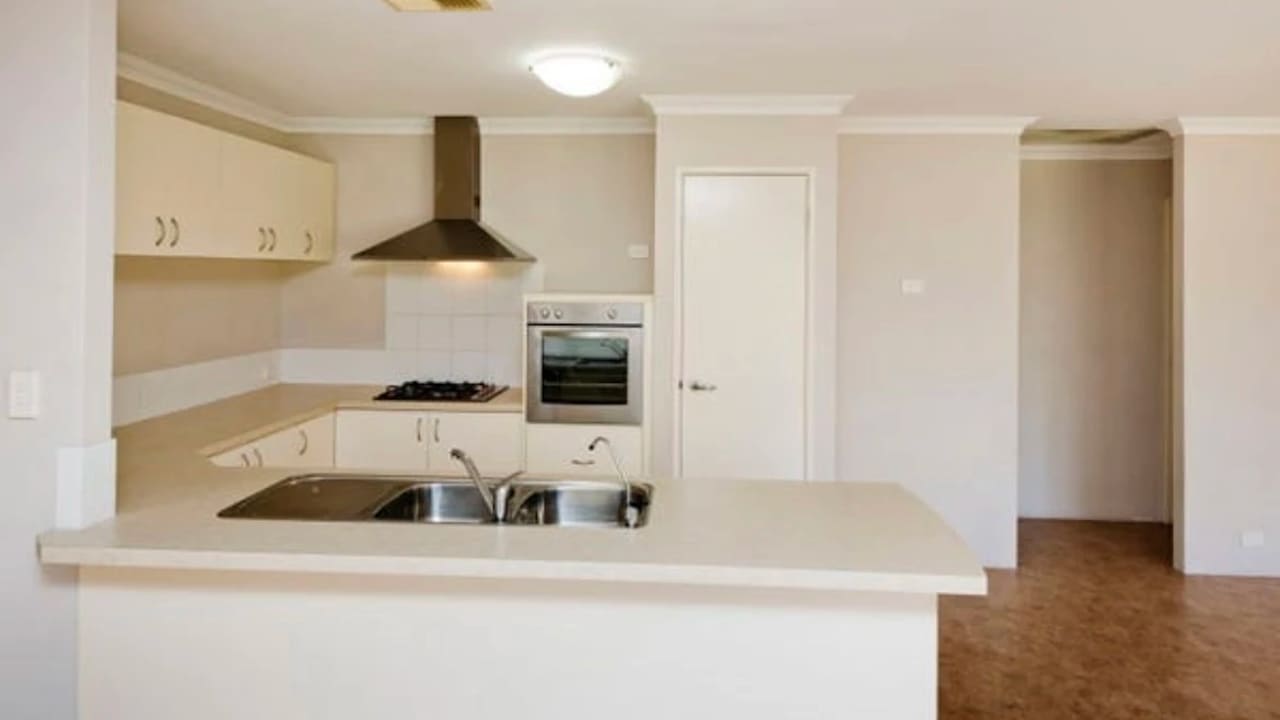 Room in a share house