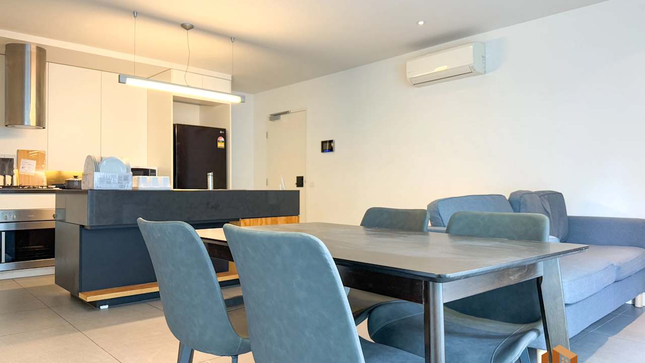 Furnished room with ensuite in a flatshare