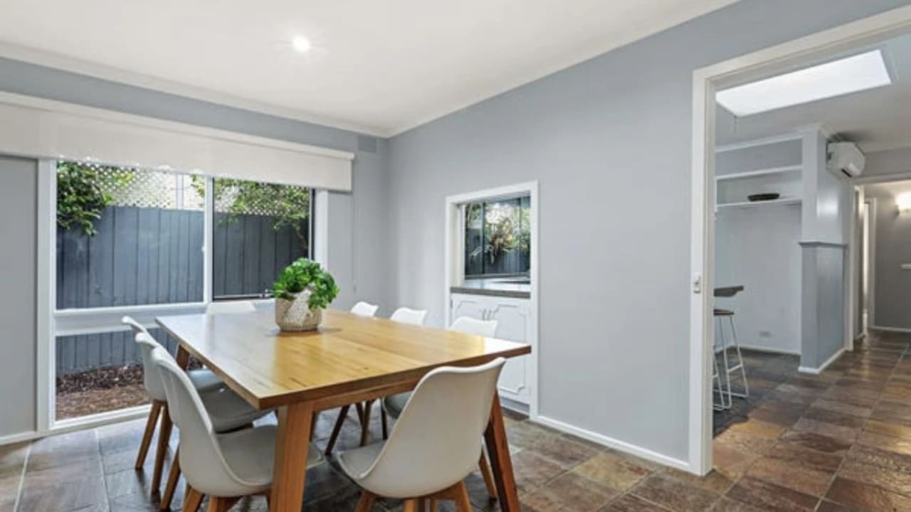 Room in a share house