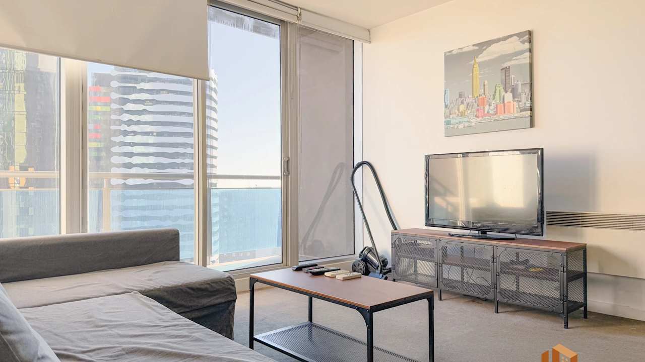 Furnished room in a flatshare