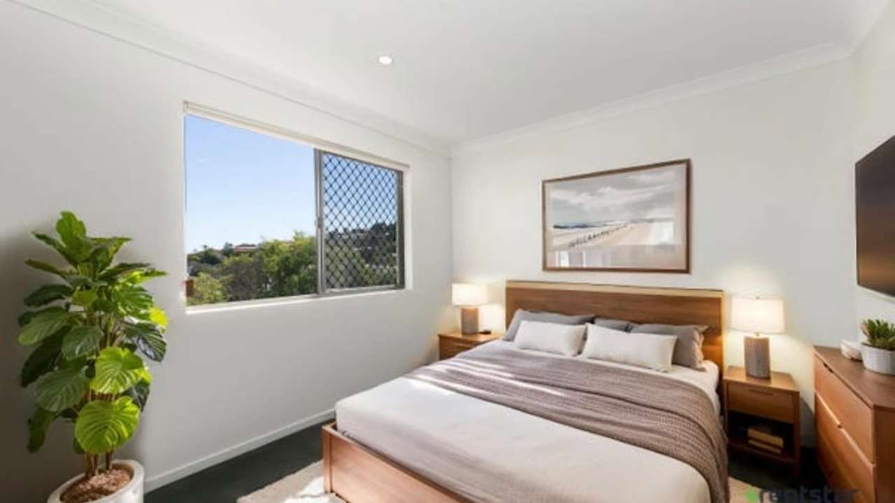 Unfurnished room with own bathroom