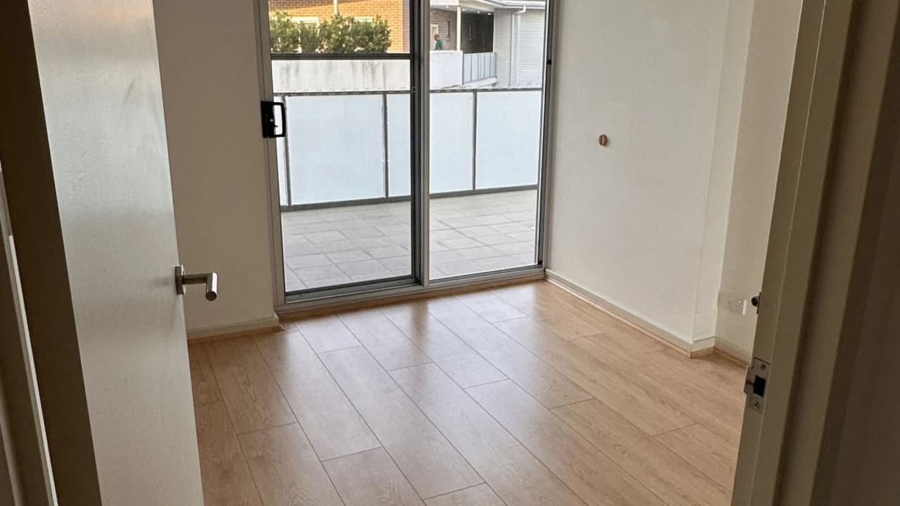 Unfurnished room with own bathroom