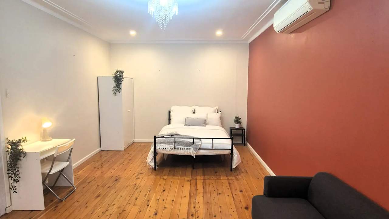 Furnished room in a share house