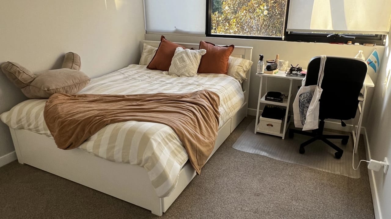 Furnished room with own bathroom