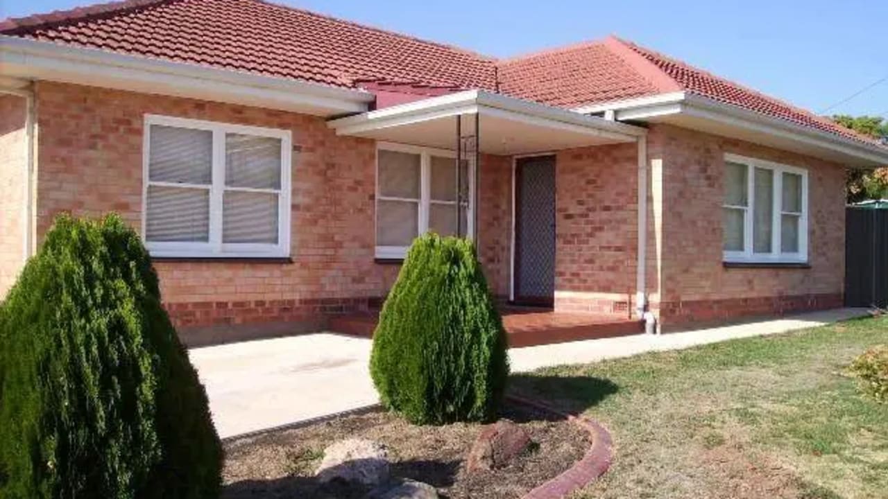 Whole property with 3 rooms for rent