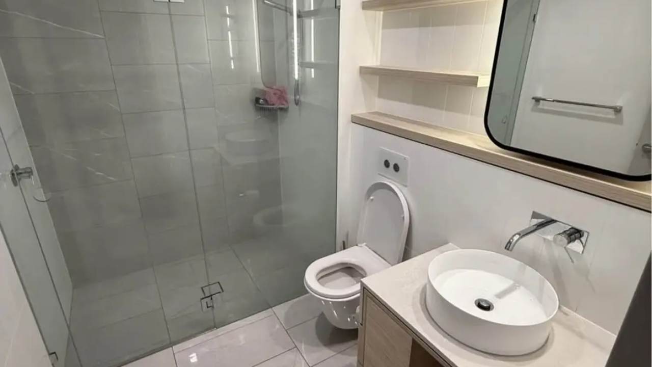 Furnished room with own bathroom