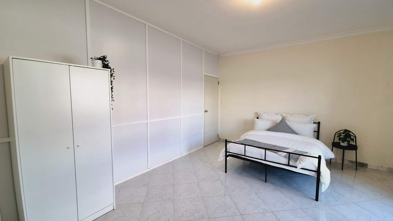 Furnished room in a flatshare