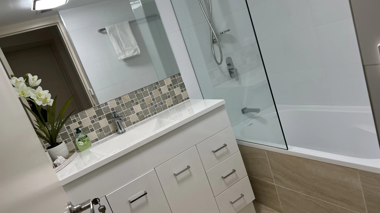 Furnished room in a flatshare