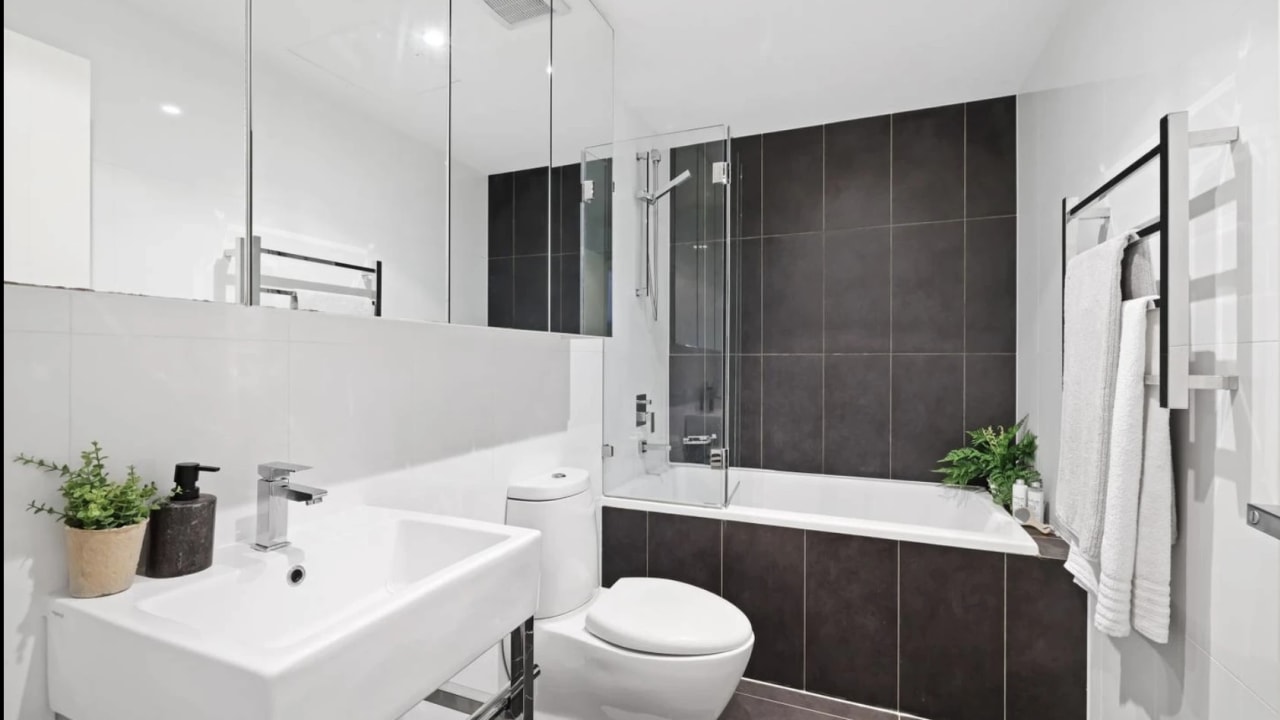 Furnished room with ensuite in a flatshare