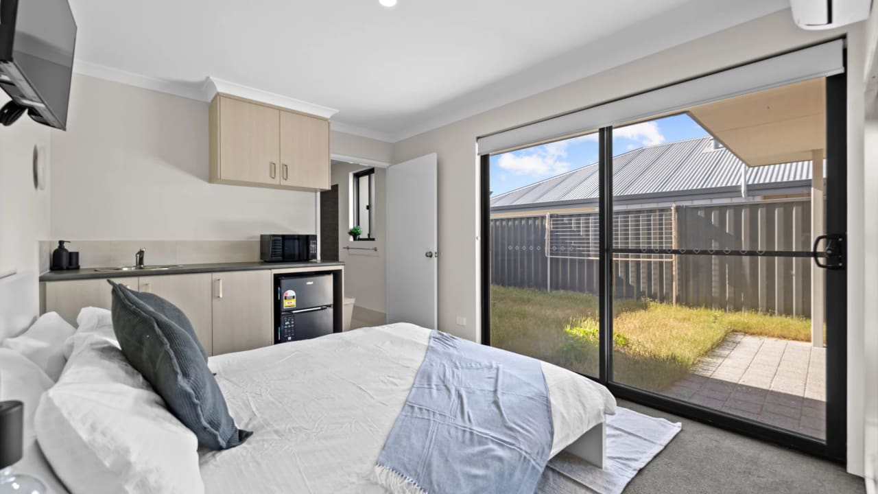 Furnished room with own bathroom