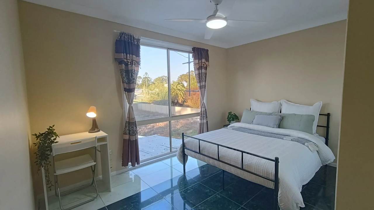 Furnished room in a flatshare