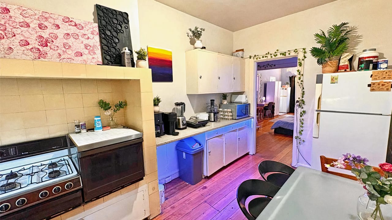 Furnished room in a flatshare