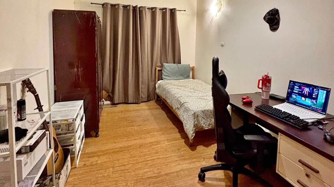 Furnished room with own bathroom